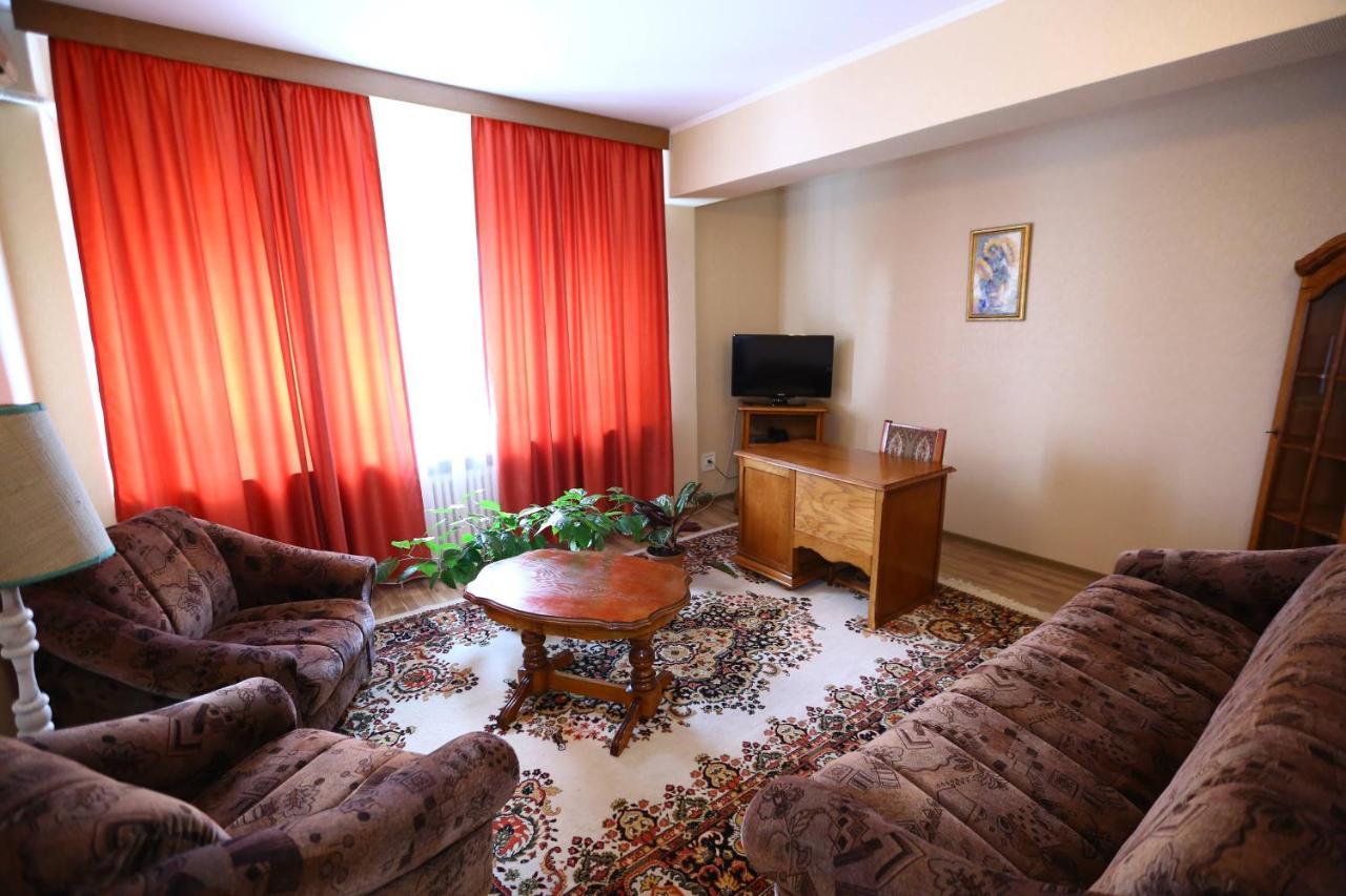 Hotel Moldova Bîrlad Εξωτερικό φωτογραφία