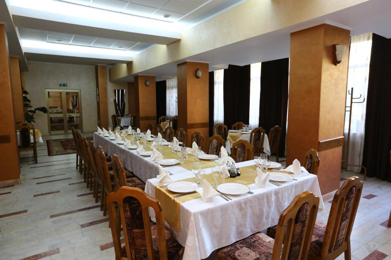 Hotel Moldova Bîrlad Εξωτερικό φωτογραφία